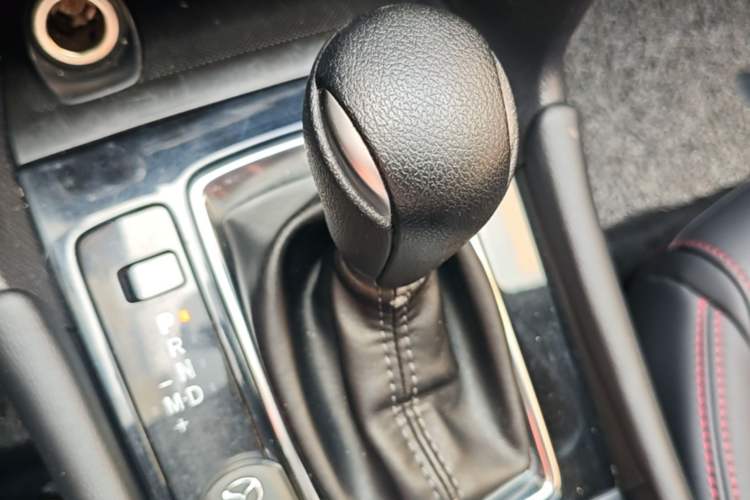 Used Mazda 3 Axela 2017 Sedan 1.5L Automatic Luxury Model Emission Standard China V Gear Lever