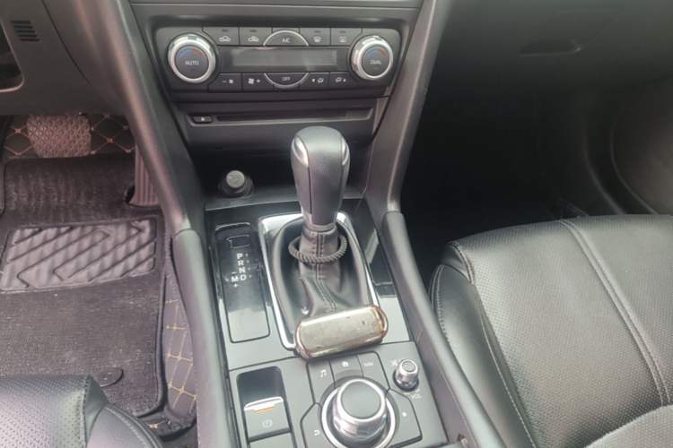 Used Mazda 3 Axela 2017 Sedan 1.5L Automatic Luxury Model Emission Standard China V Gear Lever