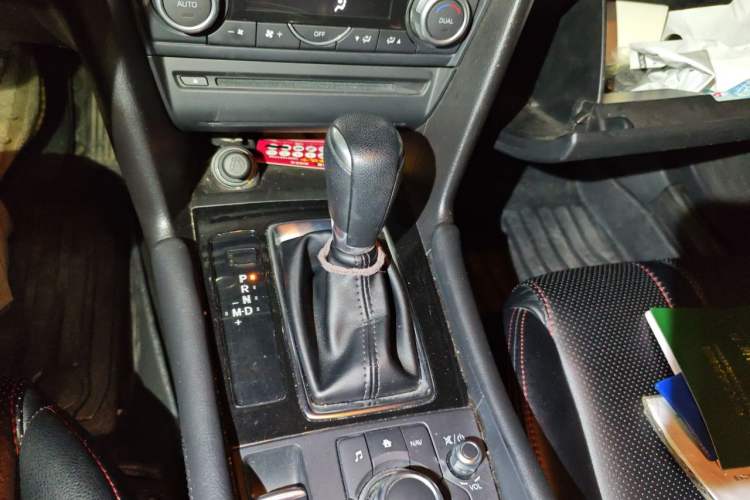 Used Mazda 3 Axela 2017 Sedan 1.5L Automatic Luxury Model Emission Standard China V Gear Lever