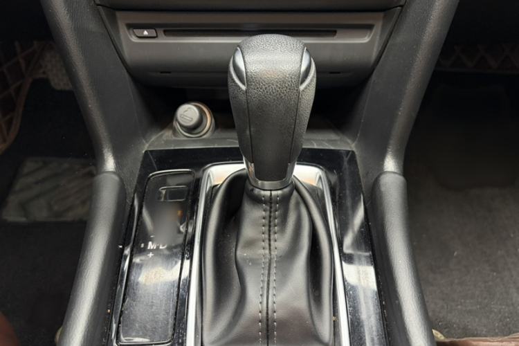 Used Mazda 3 Axela 2017 Sedan 1.5L Automatic Luxury Model Emission Standard China V Gear Lever