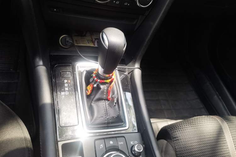 Used Mazda 3 Axela 2017 Sedan 1.5L Automatic Luxury Model Emission Standard China V Gear Lever