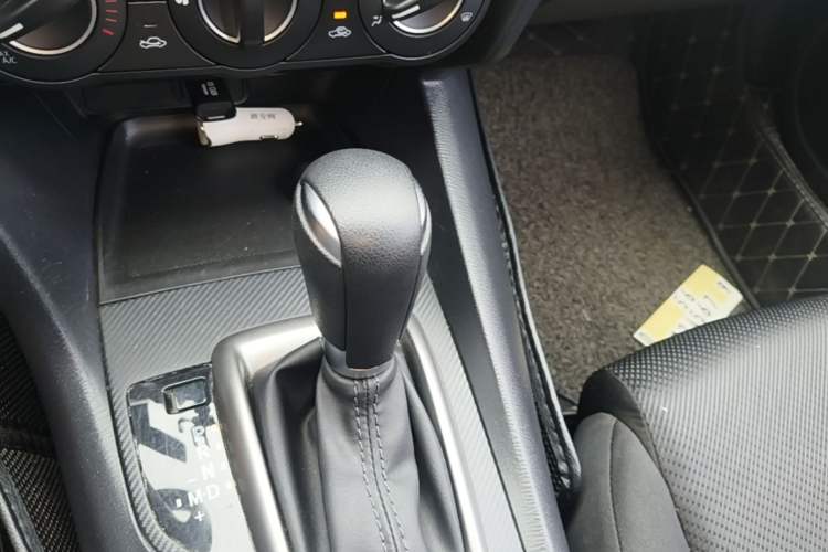 Used Mazda 3 Axela 2017 Hatchback 1.5L Automatic Comfort Model Emission Standard China V Gear Lever