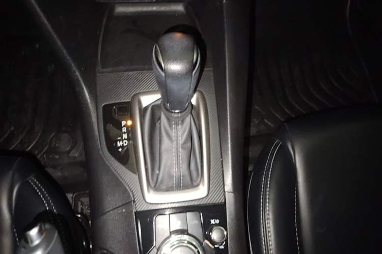 Used Mazda 3 Axela 2017 Sedan 1.5L Automatic Comfort Model Emission Standard China V Gear Lever