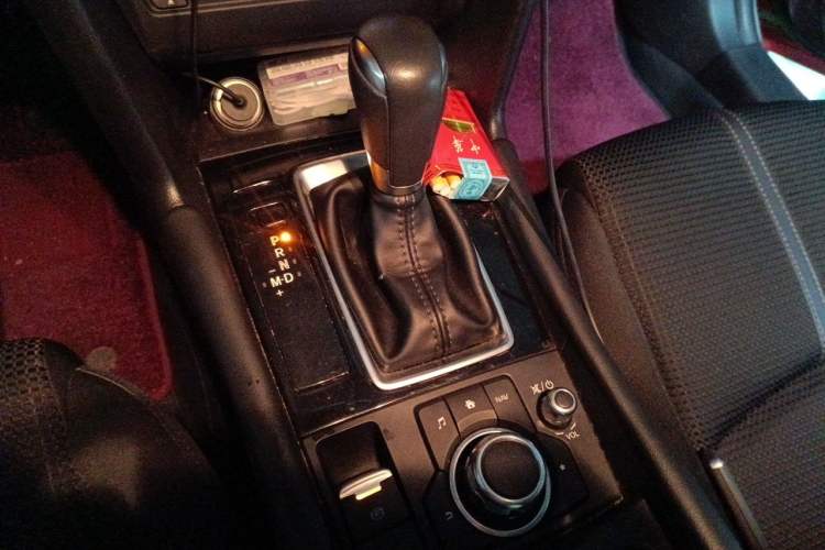 Used Mazda 3 Axela 2017 Hatchback 2.0L Automatic Luxury Model China VI Standard Gear Lever