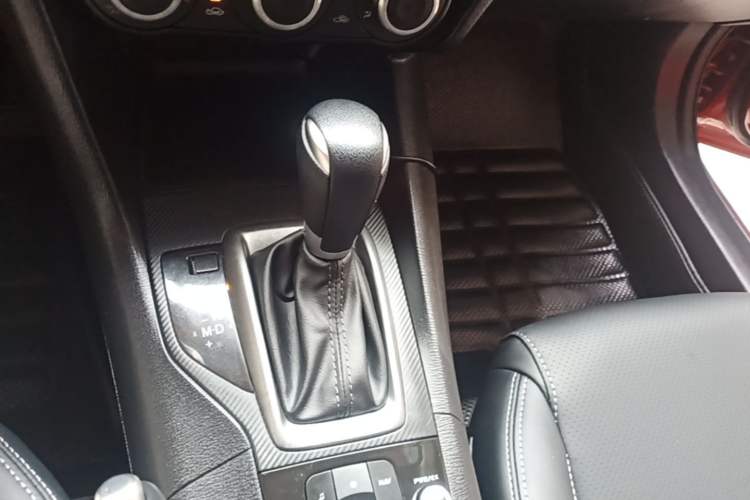 Used Mazda 3 Axela 2017 Sedan 1.5L Automatic Comfort Model Emission Standard China V Gear Lever