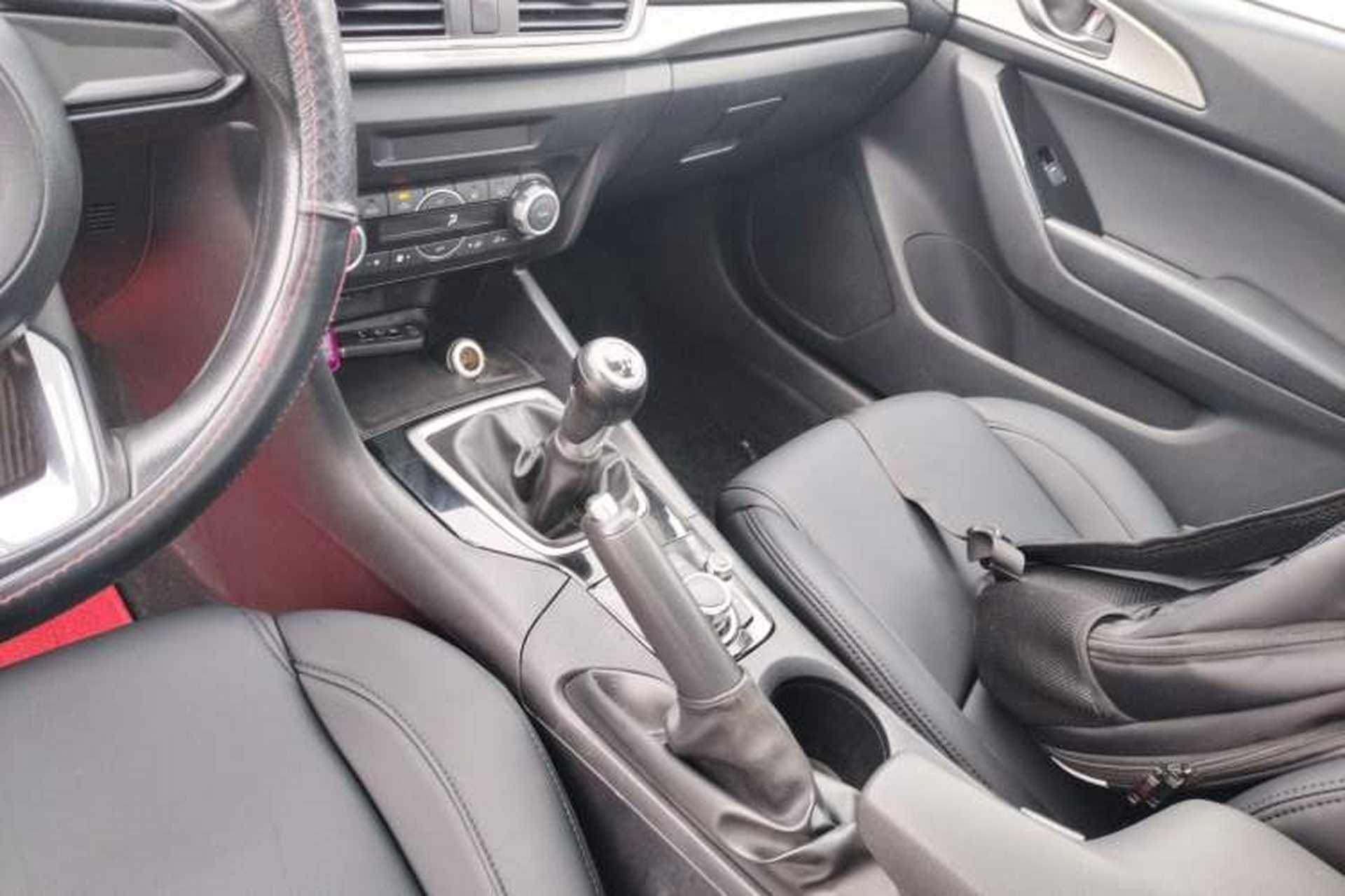 Used Mazda 3 Axela 2017 Sedan 1.5L Manual Luxury Model Emission Standard China V Gear Lever