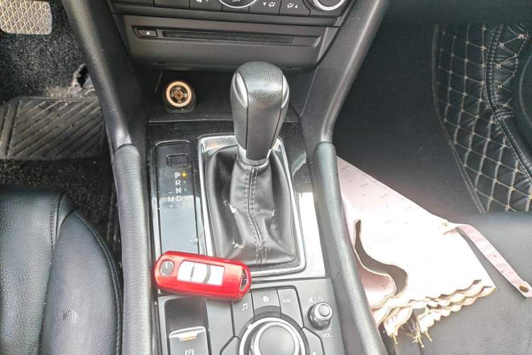 Used Mazda 3 Axela 2017 Sedan 1.5L Automatic Luxury Model Emission Standard China V Gear Lever