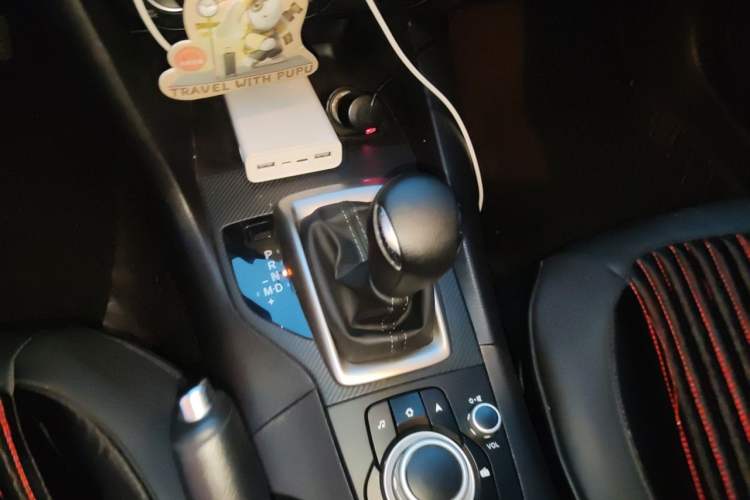 Used Mazda 3 Axela 2017 Sedan 1.5L Automatic Comfort Model Emission Standard China V Gear Lever