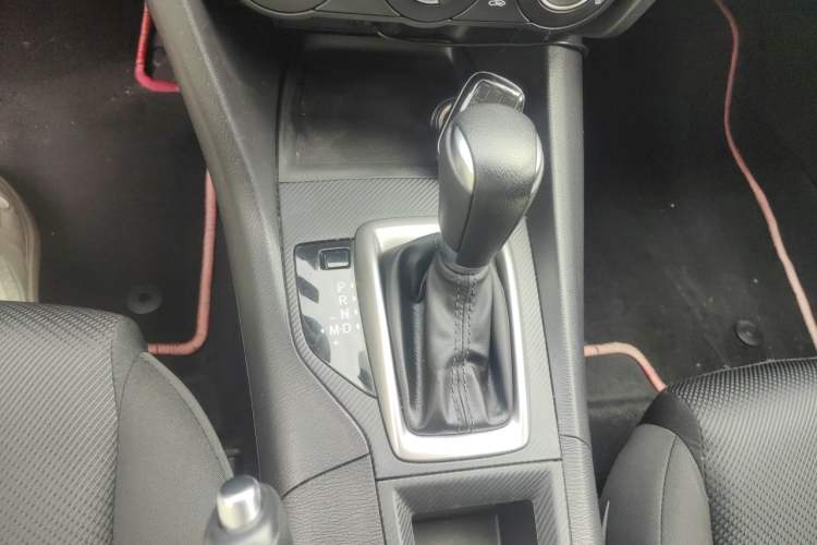 Used Mazda 3 Axela 2017 Hatchback 1.5L Automatic Comfort Model China VI Standard Gear Lever