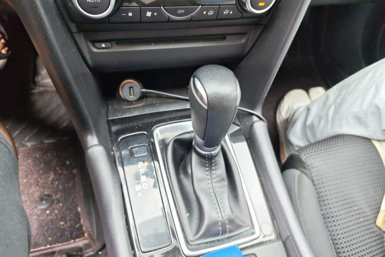 Used Mazda 3 Axela 2017 Sedan 1.5L Automatic Luxury Model China VI Standard Gear Lever