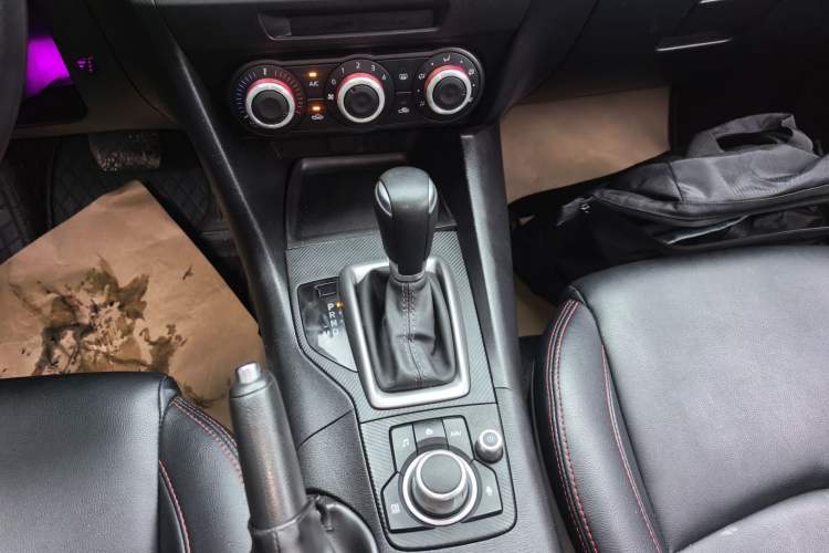 Used Mazda 3 Axela 2017 Sedan 1.5L Automatic Comfort Model Emission Standard China V Gear Lever
