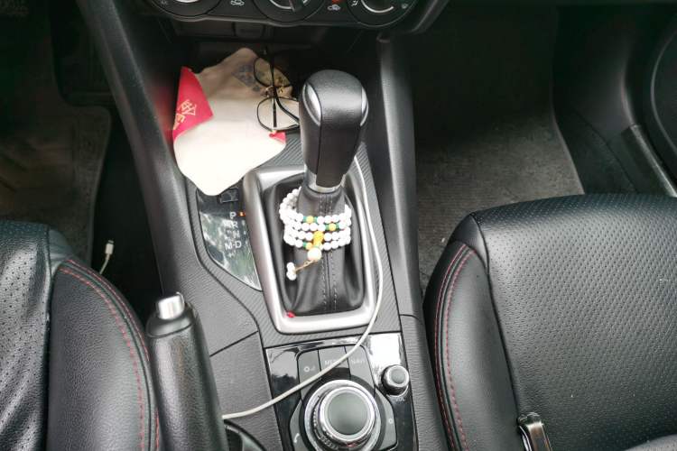 Used Mazda 3 Axela 2017 Sedan 1.5L Automatic Luxury Model Emission Standard China V Gear Lever