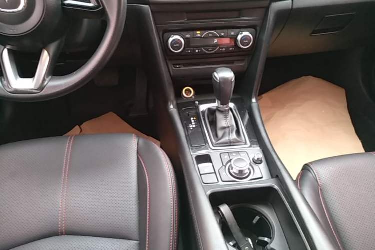 Used Mazda 3 Axela 2017 Sedan 1.5L Automatic Luxury Model Emission Standard China V Gear Lever