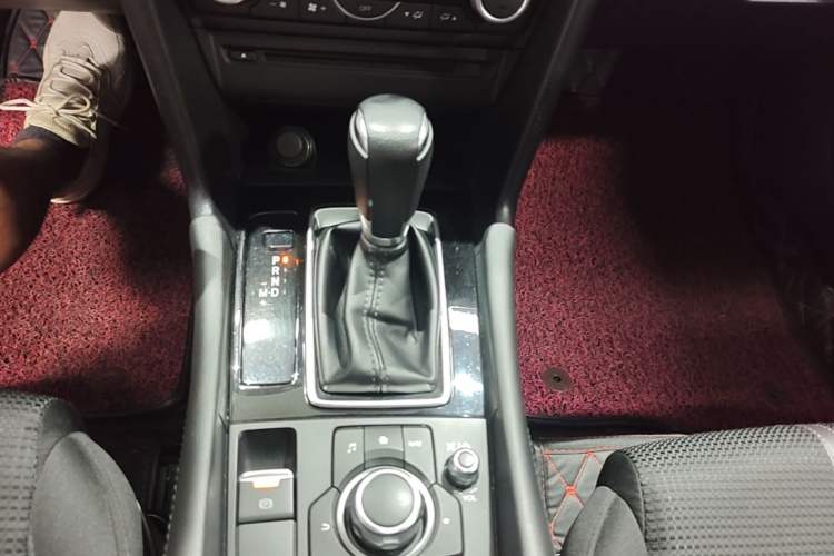 Used Mazda 3 Axela 2017 Hatchback 1.5L Automatic Luxury Model Emission Standard China V Gear Lever