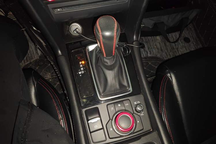 Used Mazda 3 Axela 2017 Sedan 1.5L Automatic Luxury Model Emission Standard China V Gear Lever