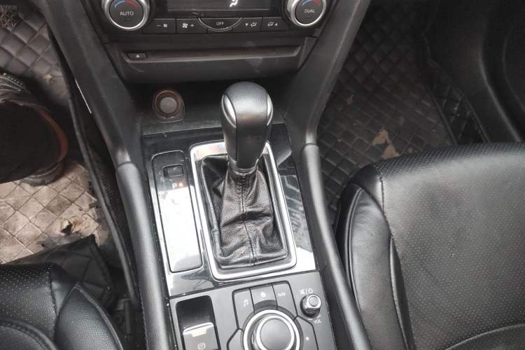 Used Mazda 3 Axela 2017 Sedan 1.5L Automatic Luxury Model Emission Standard China V Gear Lever