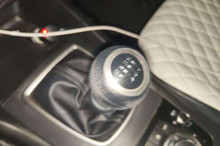 Used Mazda 3 Axela 2017 Sedan 1.5L Manual Comfort Model Emission Standard China V Gear Lever