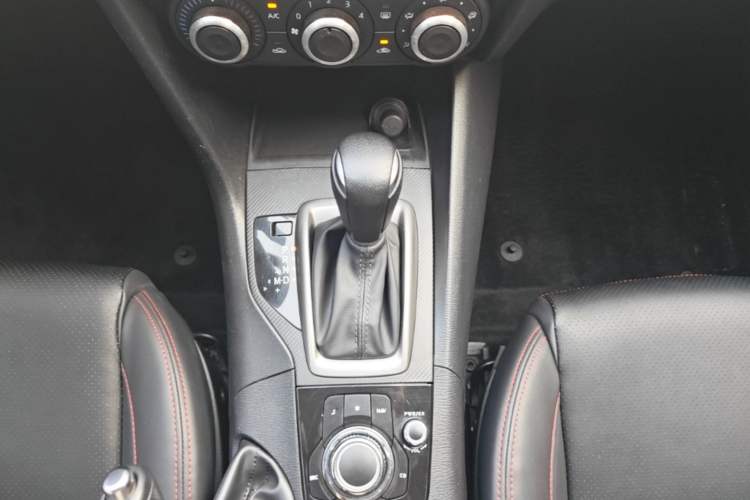 Used Mazda 3 Axela 2017 Sedan 1.5L Automatic Comfort Model Emission Standard China V Gear Lever