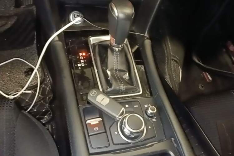 Used Mazda 3 Axela 2017 Hatchback 2.0L Automatic Luxury Model Emission Standard China V Gear Lever
