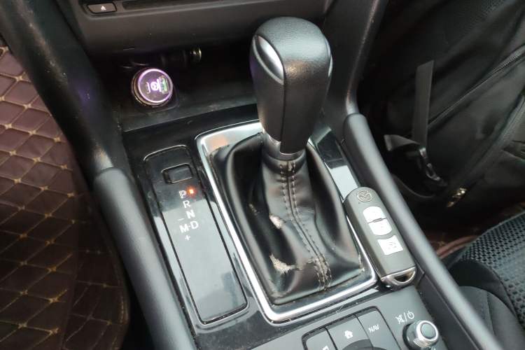Used Mazda 3 Axela 2017 Sedan 1.5L Automatic Luxury Model Emission Standard China V Gear Lever
