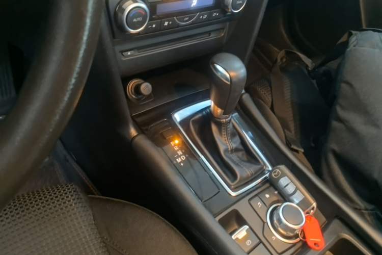 Used Mazda 3 Axela 2017 Sedan 1.5L Automatic Luxury Model Emission Standard China V Gear Lever
