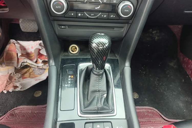 Used Mazda 3 Axela 2017 Sedan 1.5L Automatic Luxury Model Emission Standard China V Gear Lever