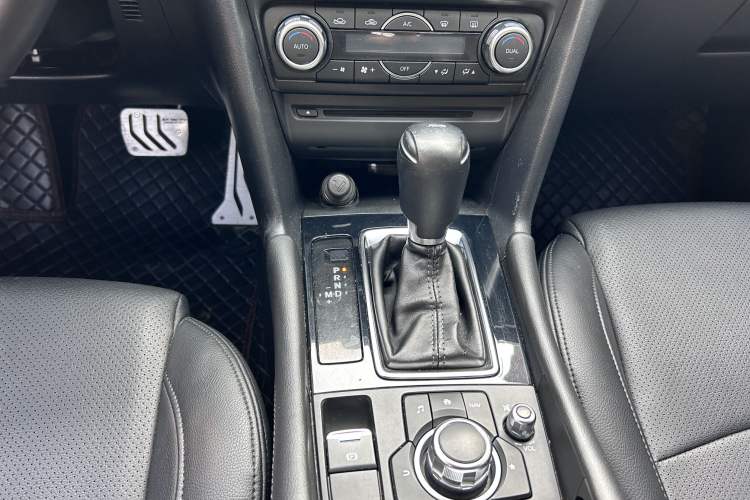 Used Mazda 3 Axela 2017 Sedan 1.5L Automatic Luxury Model Emission Standard China V Gear Lever