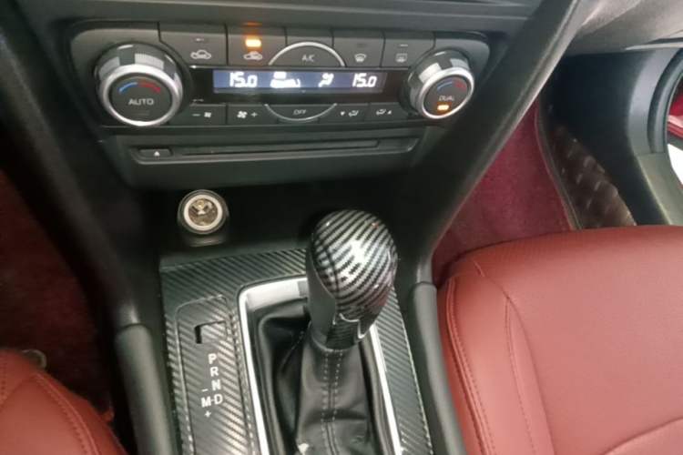 Used Mazda 3 Axela 2017 Sedan 1.5L Automatic Luxury Model Emission Standard China V Gear Lever