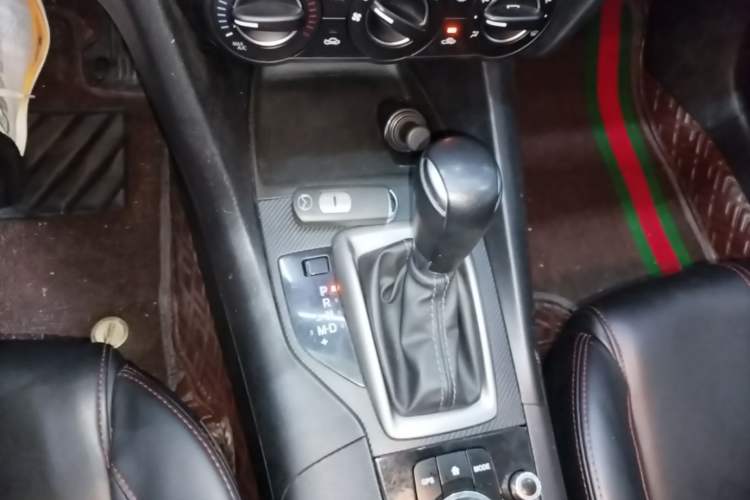 Used Mazda 3 Axela 2017 Hatchback 1.5L Automatic Comfort Model Emission Standard China V Gear Lever