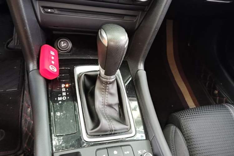Used Mazda 3 Axela 2017 Sedan 1.5L Automatic Luxury Model Emission Standard China V Gear Lever