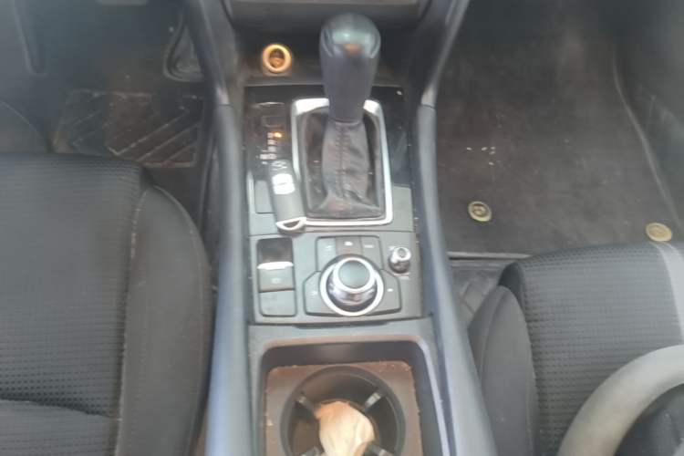 Used Mazda 3 Axela 2017 Hatchback 1.5L Automatic Luxury Model Emission Standard China V Gear Lever