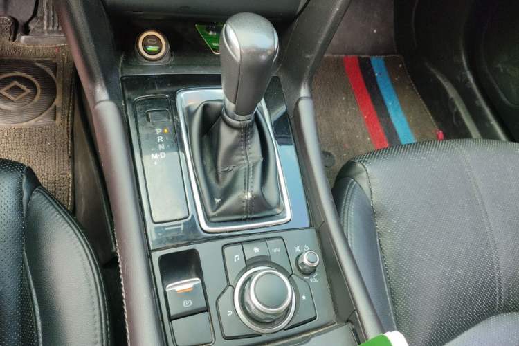 Used Mazda 3 Axela 2017 Hatchback 2.0L Automatic Sport Model China V Emission Standard Gear Lever