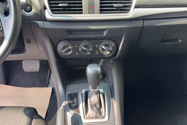 Used Mazda 3 Axela 2017 Sedan 1.5L Automatic Comfort Model Emission Standard China V Gear Lever