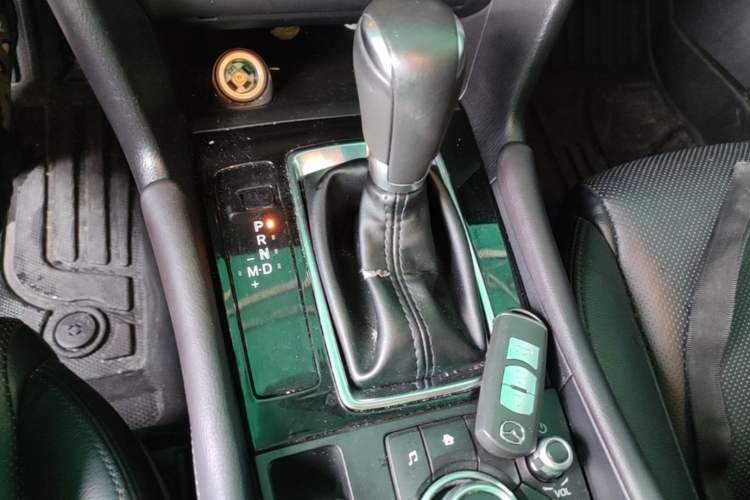 Used Mazda 3 Axela 2017 Sedan 2.0L Automatic Prestige Model China V Standard Gear Lever