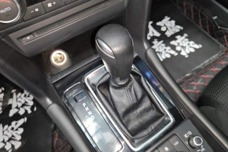 Used Mazda 3 Axela 2017 Hatchback 1.5L Automatic Luxury Model Emission Standard China V Gear Lever