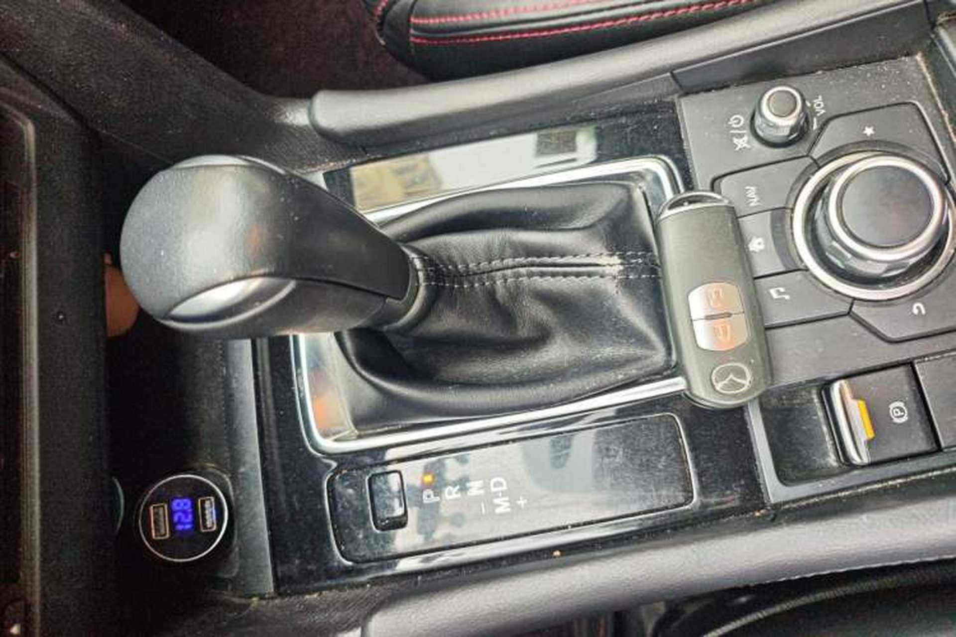 Used Mazda 3 Axela 2017 Hatchback 2.0L Automatic Luxury Model Emission Standard China V Gear Lever