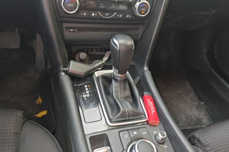 Used Mazda 3 Axela 2017 Sedan 1.5L Automatic Luxury Model Emission Standard China V Gear Lever