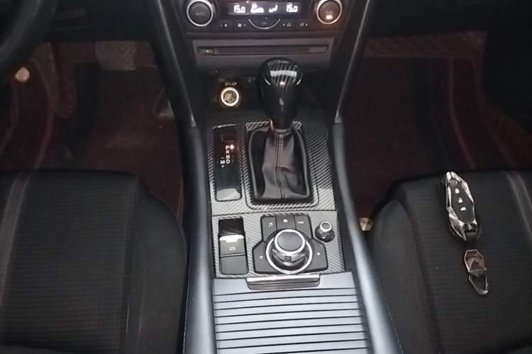 Used Mazda 3 Axela 2017 Sedan 1.5L Automatic Luxury Model Emission Standard China V Gear Lever