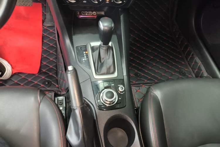 Used Mazda 3 Axela 2017 Sedan 1.5L Automatic Comfort Model Emission Standard China V Gear Lever