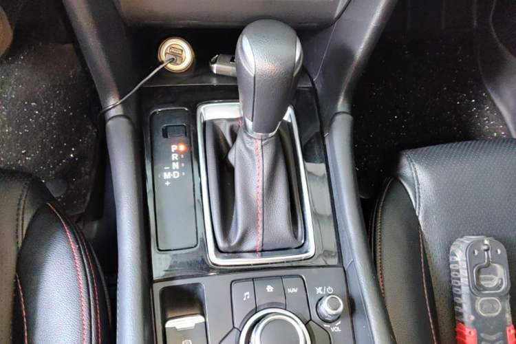 Used Mazda 3 Axela 2017 Sedan 1.5L Automatic Luxury Model Emission Standard China V Gear Lever