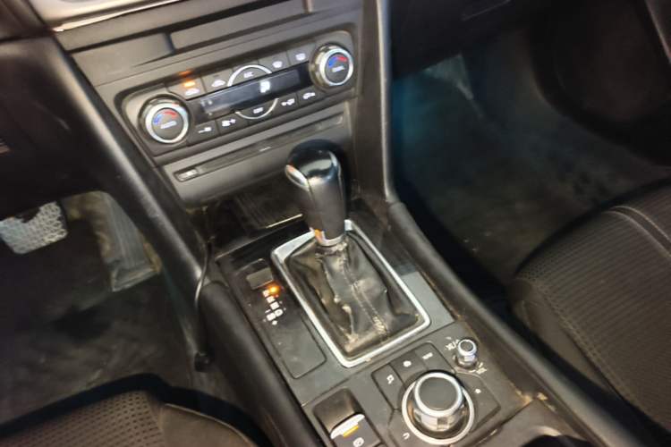 Used Mazda 3 Axela 2017 Sedan 1.5L Automatic Luxury Model Emission Standard China V Gear Lever