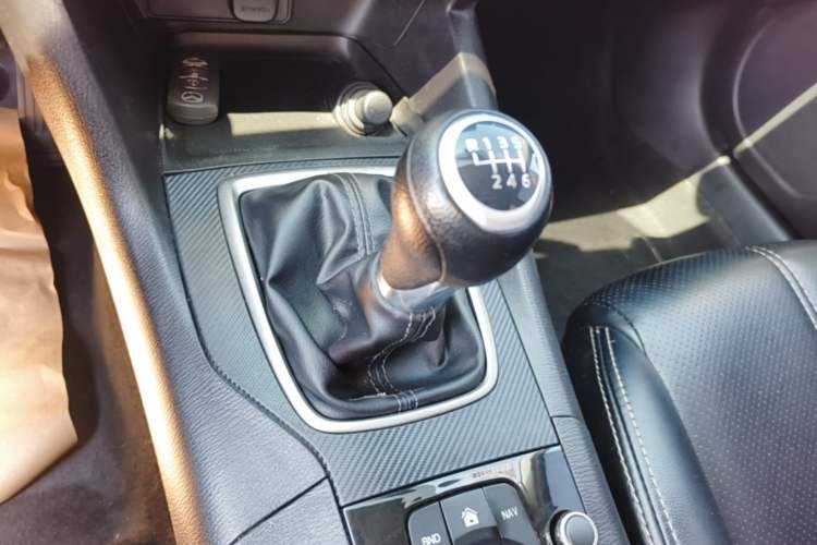 Used Mazda 3 Axela 2017 Sedan 1.5L Manual Comfort Model Emission Standard China V Gear Lever