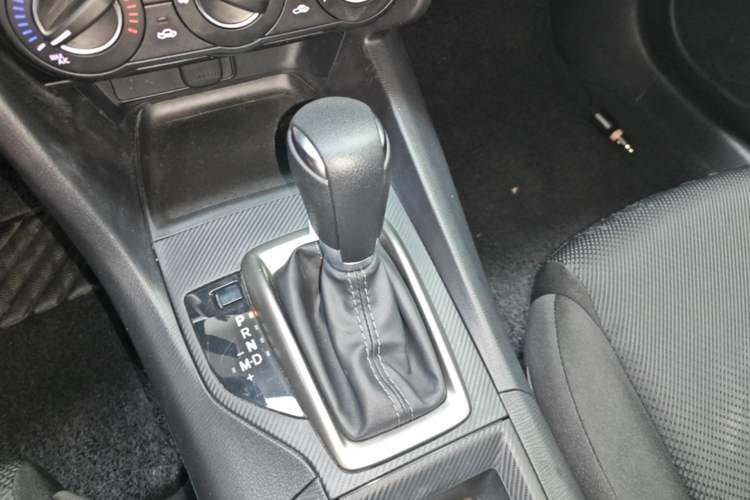 Used Mazda 3 Axela 2017 Hatchback 1.5L Automatic Comfort Model Emission Standard China V Gear Lever