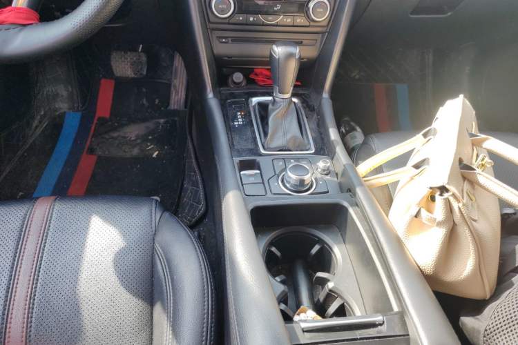 Used Mazda 3 Axela 2017 Sedan 1.5L Automatic Luxury Model Emission Standard China V Gear Lever