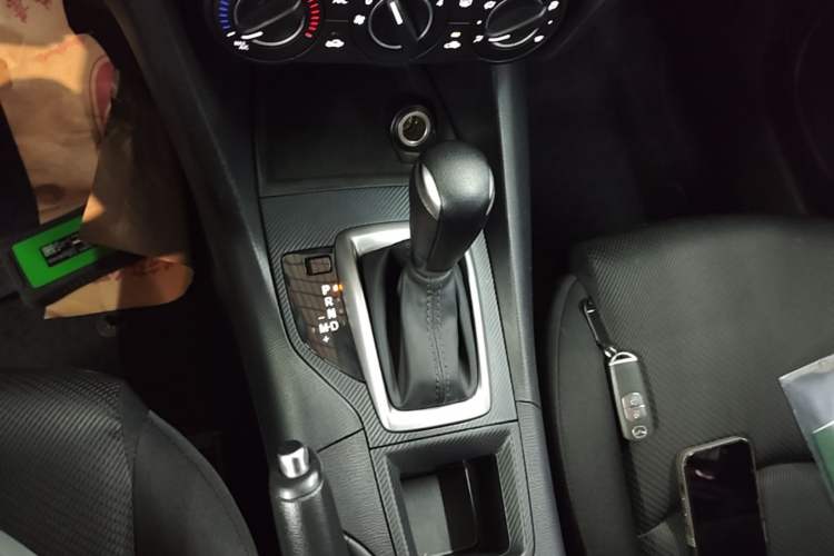 Used Mazda 3 Axela 2017 Hatchback 1.5L Automatic Comfort Model Emission Standard China V Gear Lever