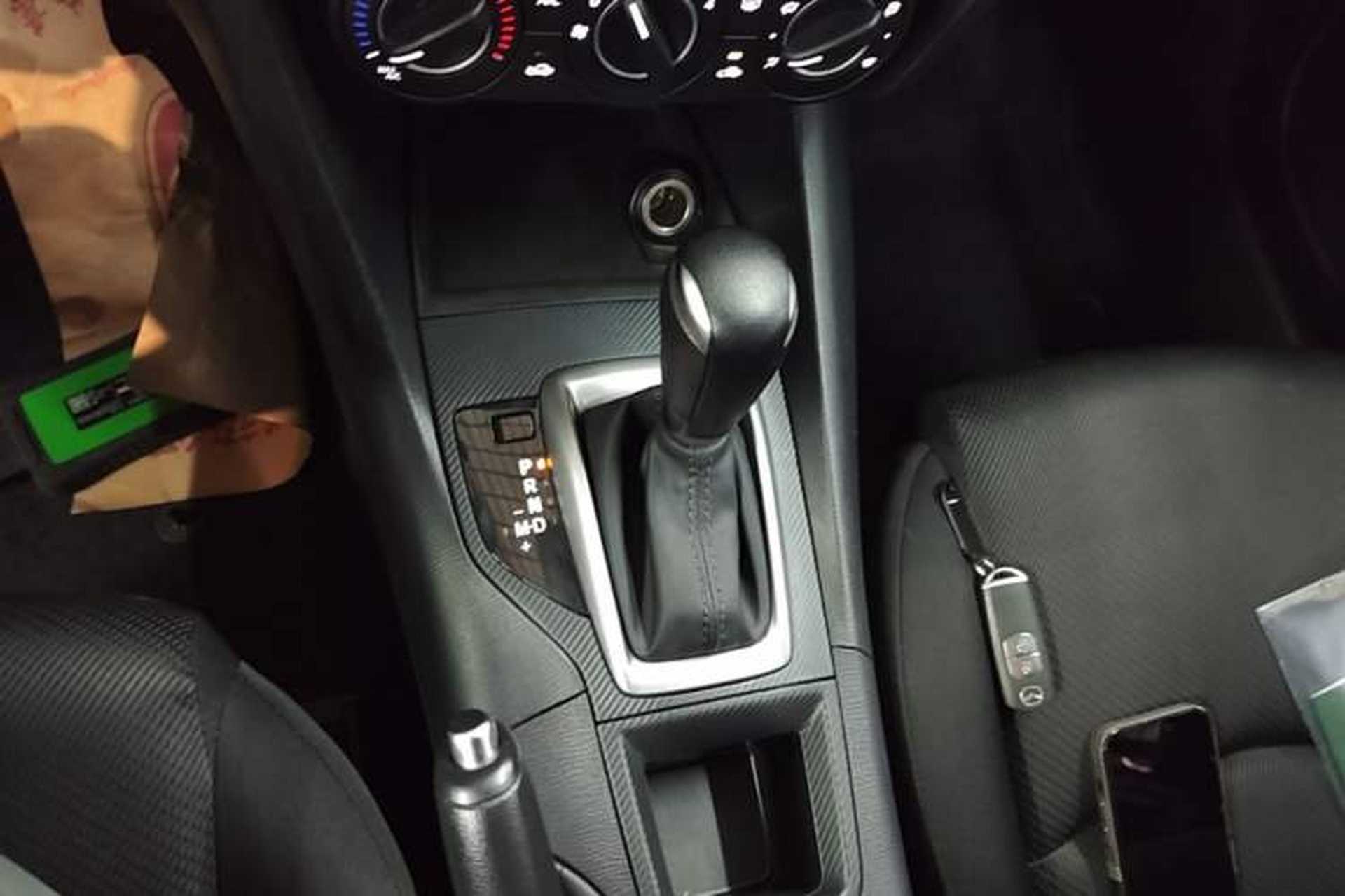 Used Mazda 3 Axela 2017 Hatchback 1.5L Automatic Comfort Model Emission Standard China V Gear Lever