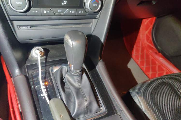 Used Mazda 3 Axela 2017 Sedan 2.0L Automatic Flagship Model China V Standard Gear Lever