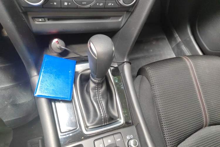 Used Mazda 3 Axela 2017 Sedan 1.5L Automatic Luxury Model China VI Standard Gear Lever