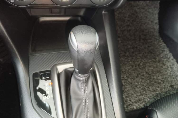 Used Mazda 3 Axela 2017 Sedan 1.5L Automatic Comfort Model Emission Standard China V Gear Lever