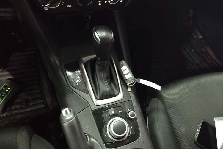 Used Mazda 3 Axela 2017 Sedan 1.5L Automatic Comfort Model Emission Standard China V Gear Lever